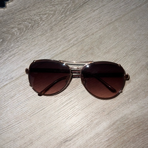 Stylish Brown Aviator Sunglasses Brown Sunglasses Tommy Hilfiger - Picture 1 of 2